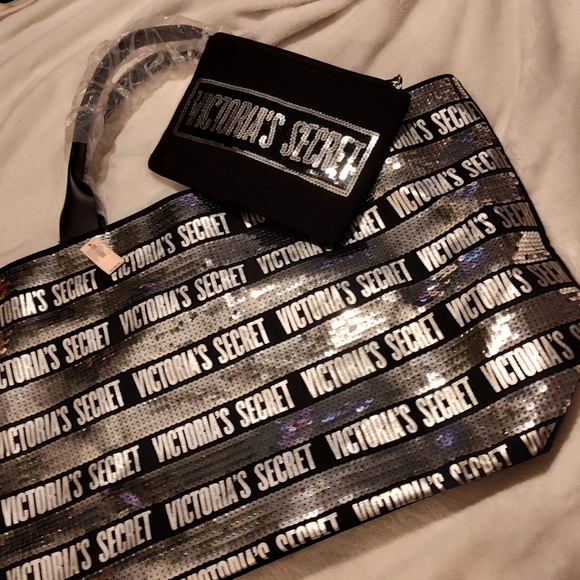 NWT!!! VICTORIA'S SECRET TOTE & WRISTLET SET - Picture 2 of 11